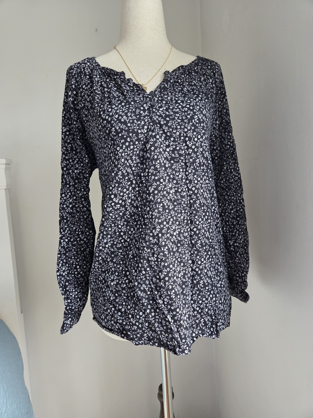 Old Navy Navy Floral Peasant Blouse